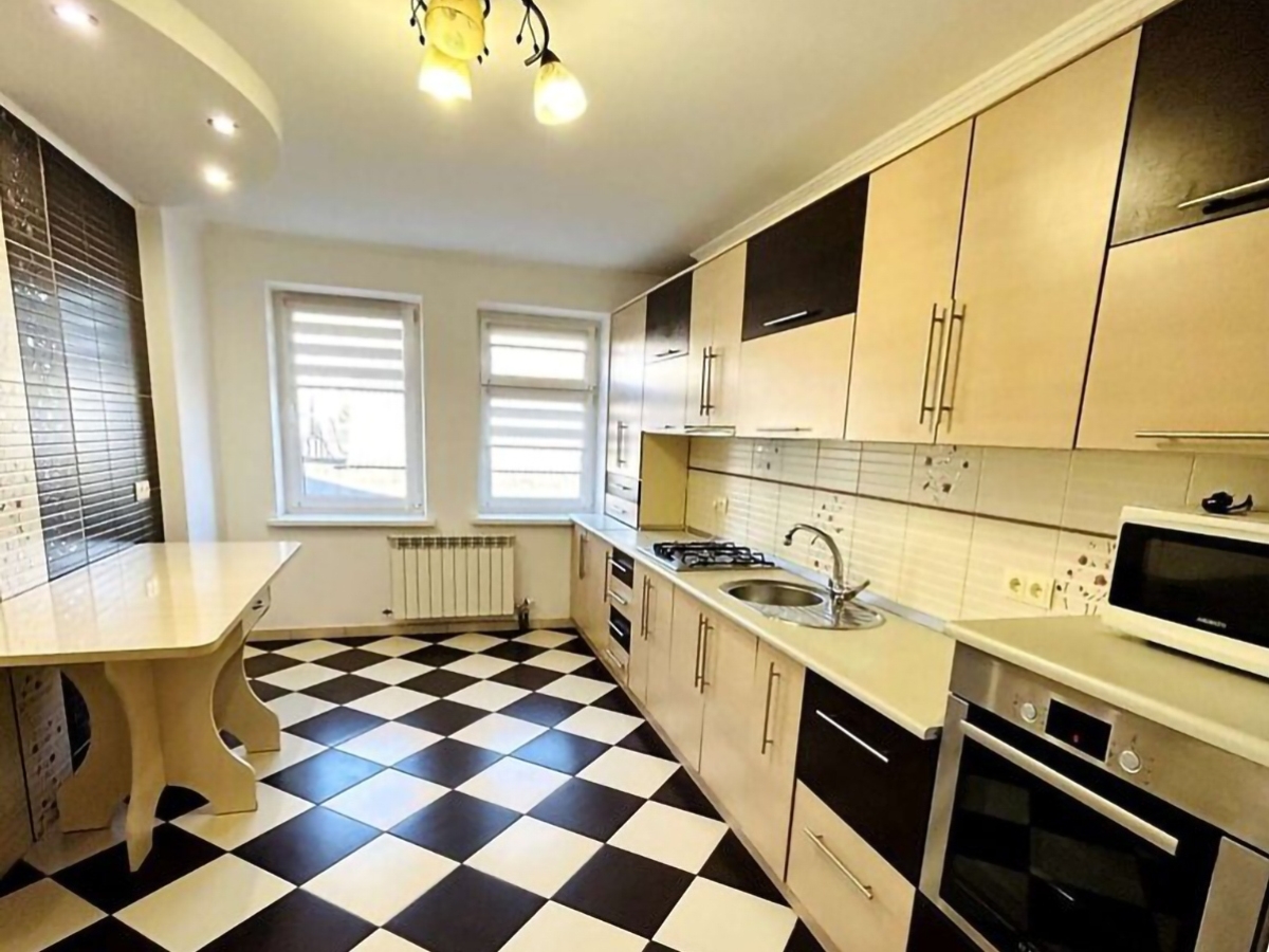 4-кім. квартира, Тернопіль, Бам, вул. 15 Квітня