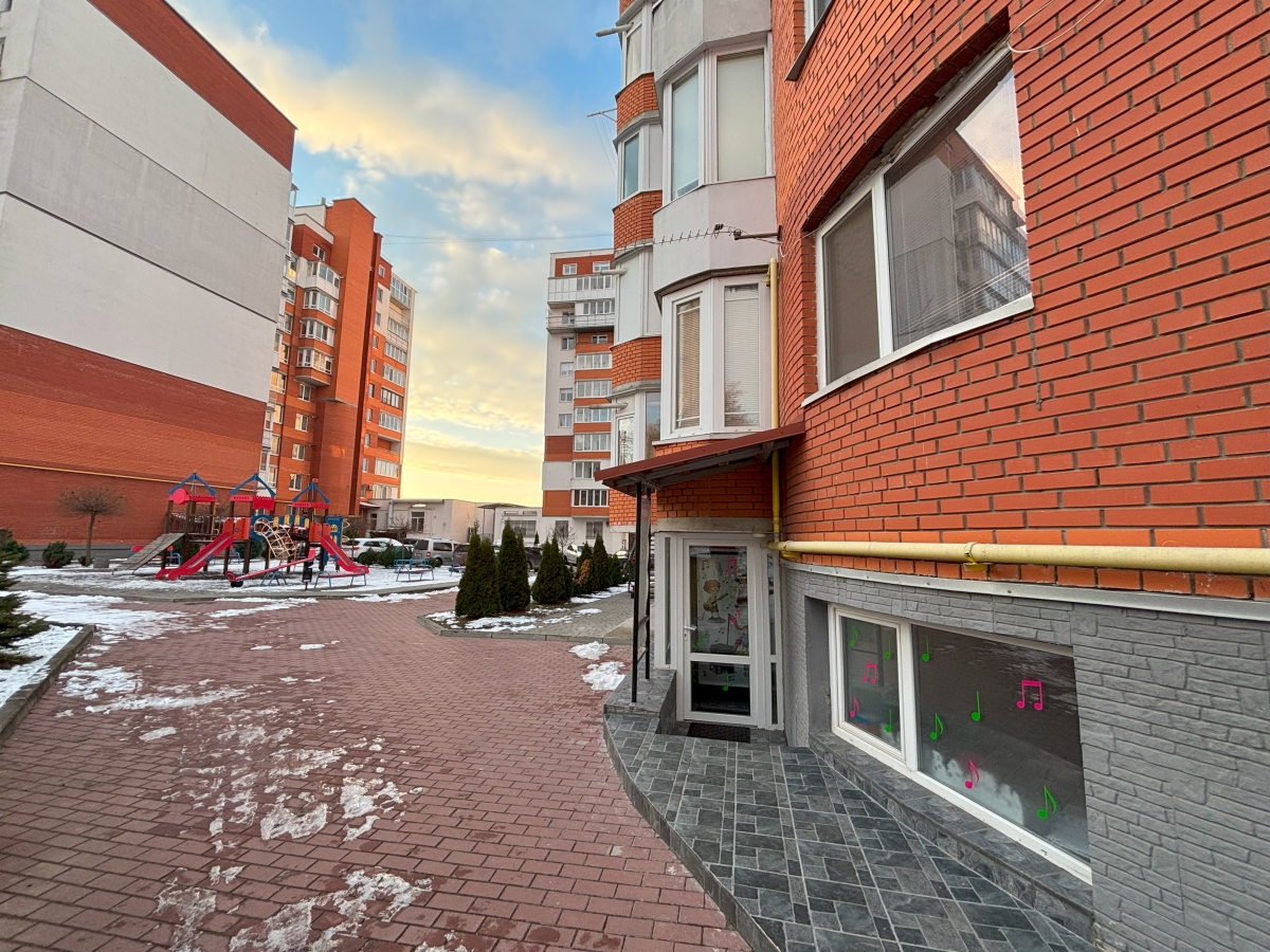 комерційне приміщення, Тернопіль, Бам, вул. Злуки