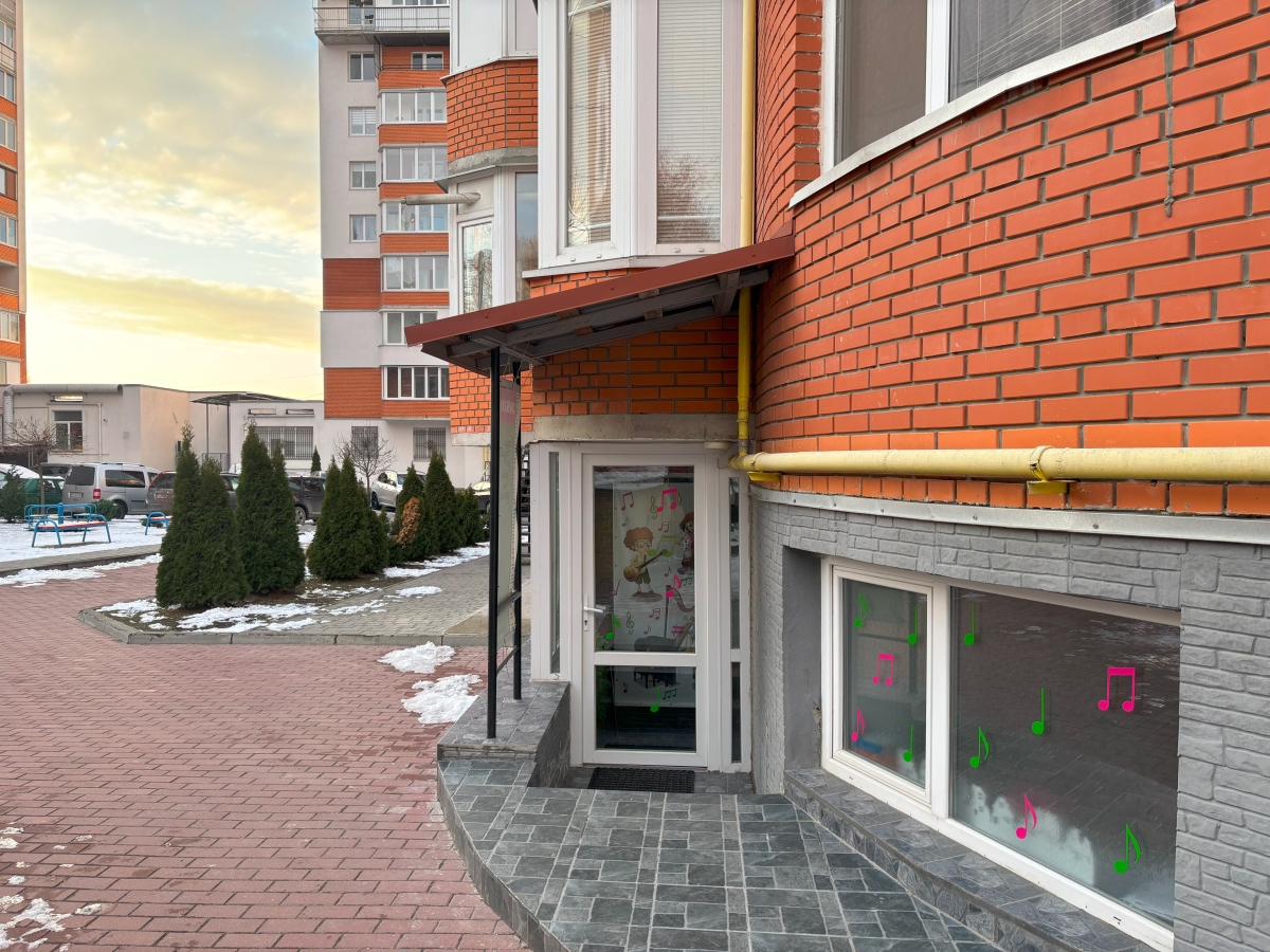 комерційне приміщення, Тернопіль, Бам, вул. Злуки